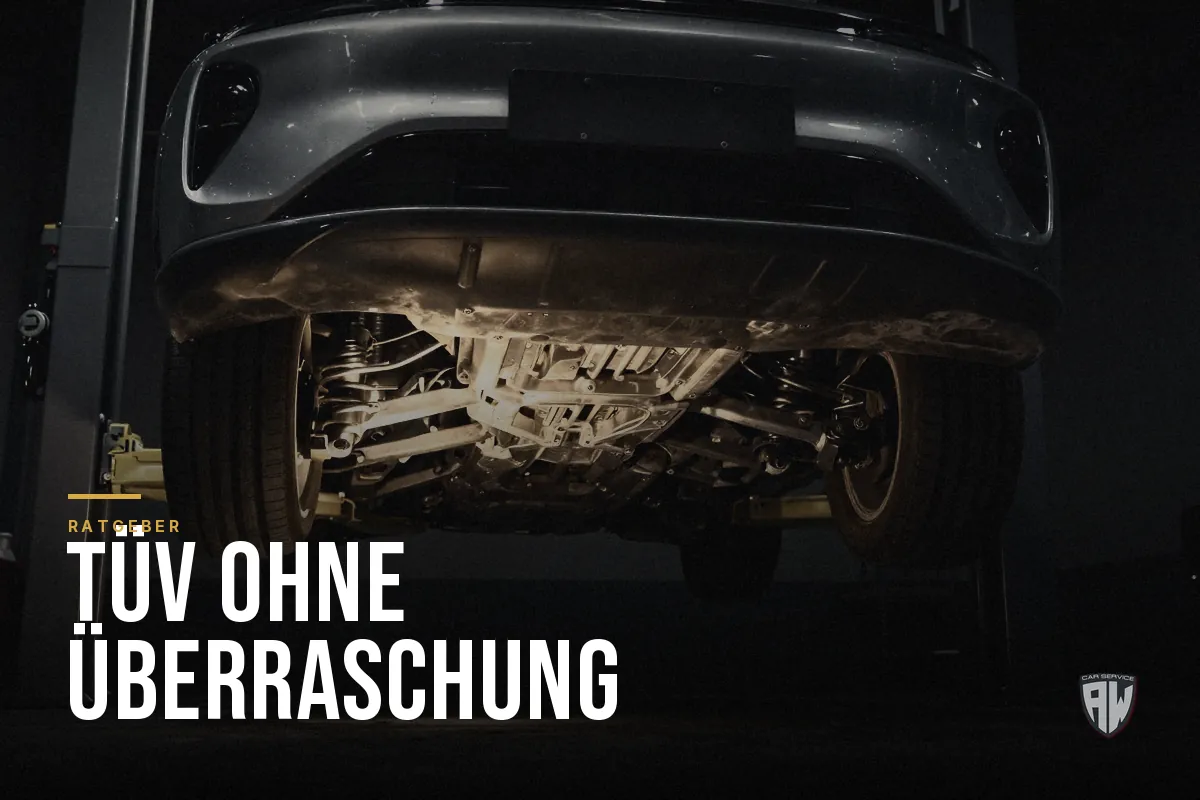 Symbolbild: Fahrzeug auf der Zweisäulenbühne in einer dunklen Werkstatt, von unten angestrahlt – Titelbild mit dem Schriftzug „TÜV ohne Überraschung“